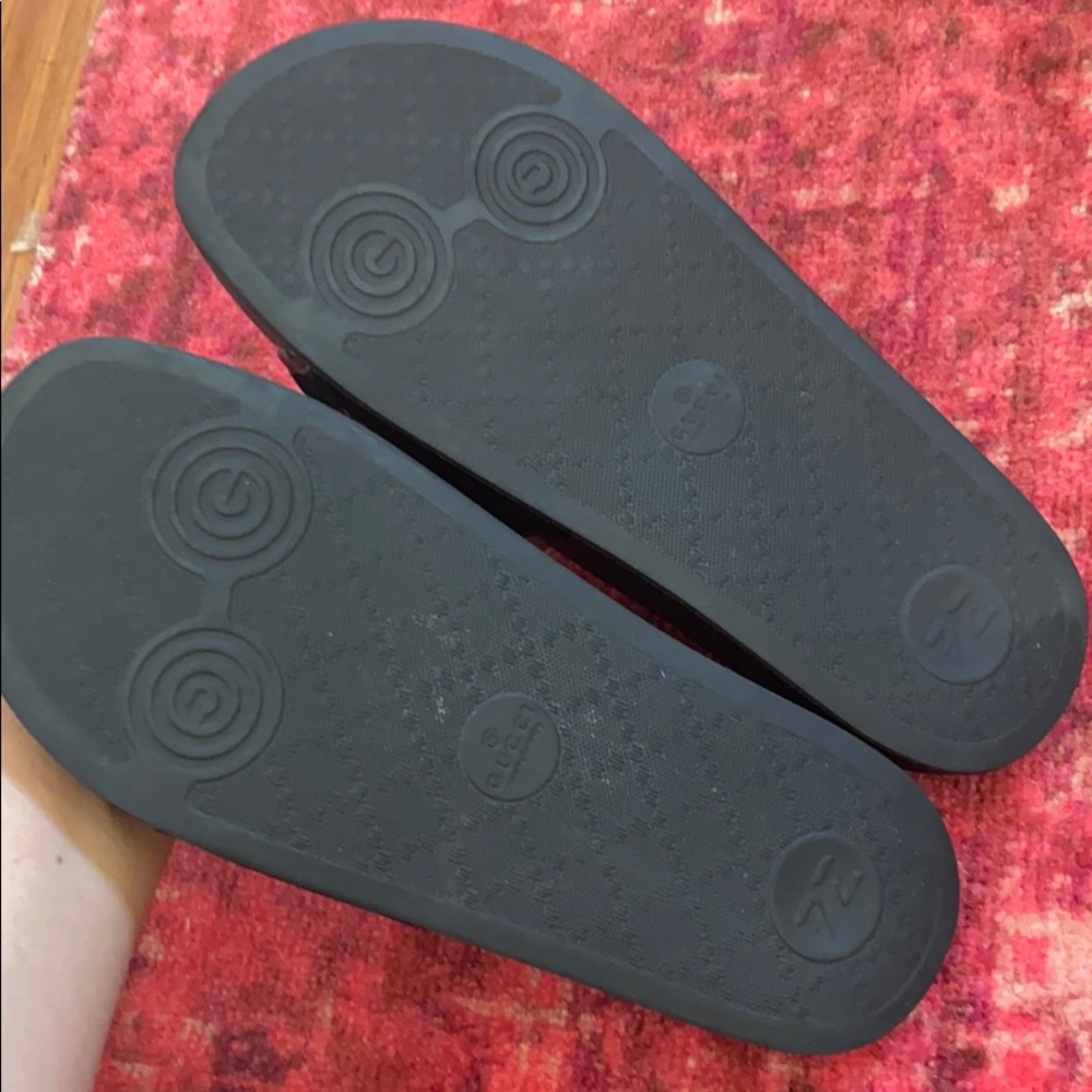 Gucci Slides - Picture 4 of 4